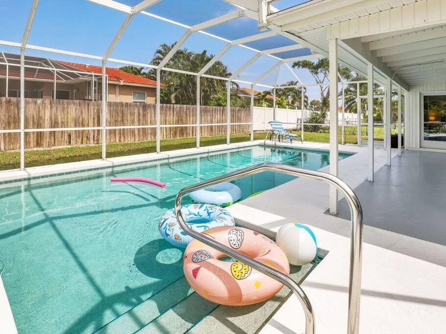 Elevated 1152 - Serene Family Friendly 4 Bed Pool Home Pulau Marco Luaran gambar